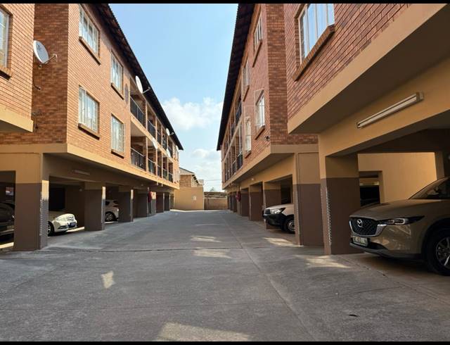 2 BEDROOM APARTMENT FOR SALE IN RUSTENBURG CENTRAL